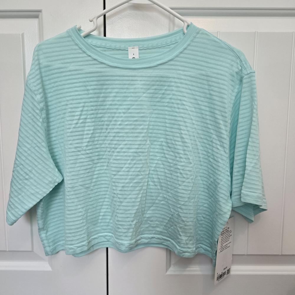 lululemon Crop Cortes Tee. NWT Size 8 Shadow Striped